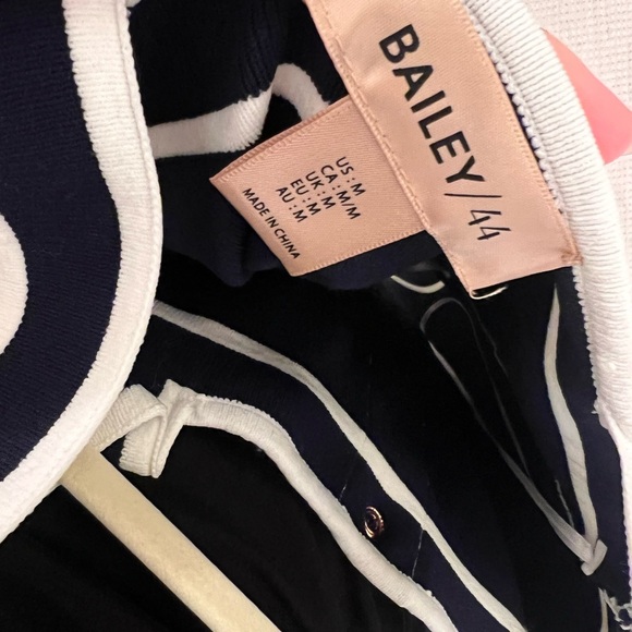 Blue white and gold top - Picture 3 of 3